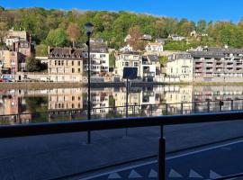 Appartement avec vue sur Meuse, ξενοδοχείο στη Ντινάντ