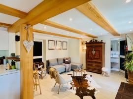 Chalet JOLUKSI - with spa tub, ξενοδοχείο στο Γκρίντελβαλντ