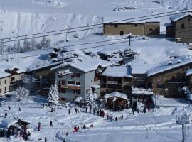 Tony gîte chelou, ξενοδοχείο σε Lanslevillard