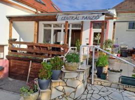 Centrál Panzió: Veszprém şehrinde bir otel