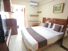 Super OYO Capital O 93910 Asia Rooms at Green Lake View Ciputat, hotel a Tangerang
