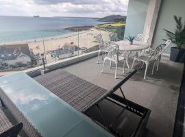 Luxury 3bd, beach access & views, hotell i Falmouth