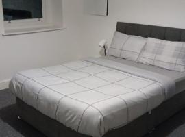 Green Lodge-Room-01, Bed & Breakfast in Liverpool