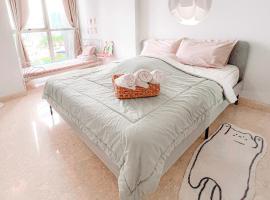 Gold Coast Apartment PIK Lovely Stay Near Airport, beach hotel in Jakarta