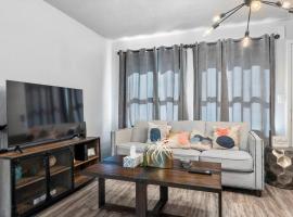 Luxe 2-Bedroom Retreat Workspace Netflix, hotel in Irving
