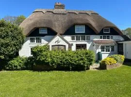 Beautiful Thatched Cottage with Outdoor Pool, Secure Garden, Dog & Family Friendly! Chichester Holiday Properties