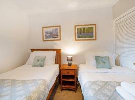 2-BR Cosy Retreat, with Garden, central Winchester by Blue Puffin Stays, holiday home in Winchester