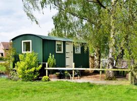 Finest Retreats - Hay and Hedgerow Glamping, glamping site in Astley Abbots
