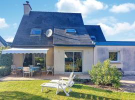 Pet Friendly Home In Locquénolé With Wifi, hotel a Locquénolé