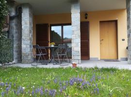 Appartamento con terrazza e giardino in Val d'Intelvi, hotel in Lanzo dʼIntelvi