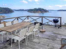 1 Bedroom Awesome Home In Djurhamn, holiday home in Djurhamn