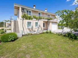 Awesome Home In Katuni Rubici, Prpusa