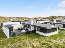 Awesome Home In Pandrup With House A Panoramic View, hotel em Rødhus