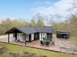 Nice Home In Sby With Kitchen – domek wiejski w mieście Sæby