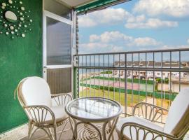 Beautiful Apartment In Cullera, hotel in Cullera