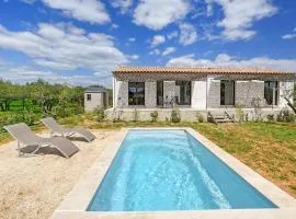 3 Bedroom Cozy Home In Saint-Maximin