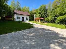 Domek w lesie Sauna i Gorąca balia Wellness&Spa, cheap hotel in Grybów