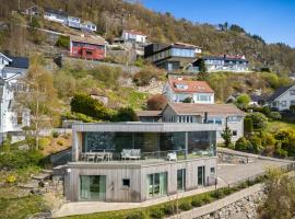 Viesnīca Amazing View - 5 bedrooms - new house - modern and exclusive Bergenā