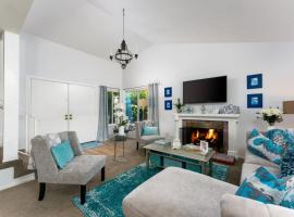 STUNNING HOME WITH SPA, FRONT AND BACK YARD, HUGE DECK, OUTSTANDING LOCATION, hotel di Lake Forest