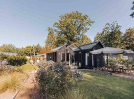 Kos I Tiny house met grote tuin, örhús í Epe