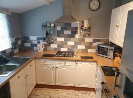 Cosy 3-Bed House in Kidwelly, cottage in Kidwelly