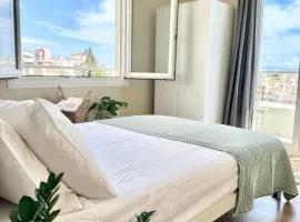 2 Doors- Luxury by the sea, easy parking