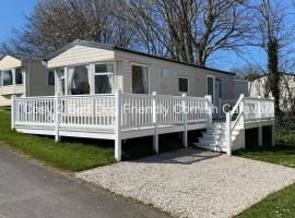 Cosy 2 bed pet friendly holiday home Crantock Nr Newquay, hotell i Crantock