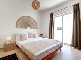 City center, private parking, AC, 6ppl., hotel di Olhao