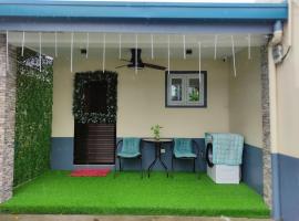 Casita de Reina Staycation House - A cozy 1-Bedroom condo-style house, хотел в Locsin