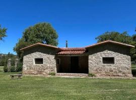 Casa de campo Lago Cardiel, hotel en Huerta Grande