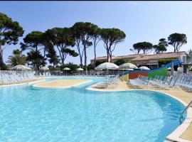 Villa confortable au calme en résidence vacances, hotel v destinaci Calvisson