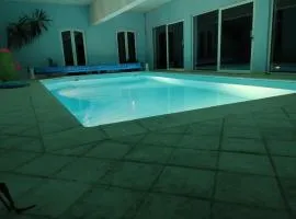 Gîte "fils et cotons" Piscine Intérieure chauffée à l'année et sauna privé