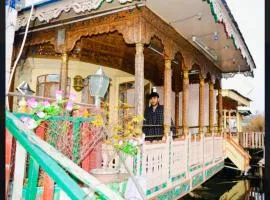 Young Minar Group of HouseBoats