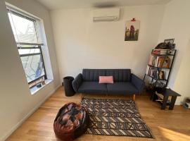 1 Bedroom in apartment in Bedstuy Brooklyn、ブルックリンのアパートメント