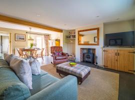 Goose Cottage by Big Skies Cottages, hotel with parking in Titchwell