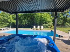 Domaine de Cachaou Logis du Pujeau sauna & spa piscine chauffée, villa à Salles