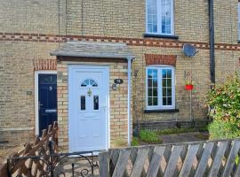 Generous 3 bed in the heart of the village, casa vacanze a Huntingdon