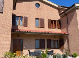 Il Casalone, hotel v destinaci Ponte a Tressa