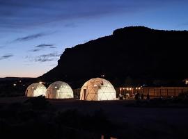 White Camel, luxury tent in Kanab