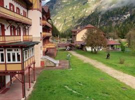 Appartamento Dolomiti L3 Villaggio Turistico, hotel in Dobbiaco