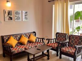 Pebbles 2BHK Home By Goaround Homes, hotel di Siolim