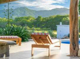 Samara Sunshine Retreat: Cozy Countryside Haven, hotell i Nicoya