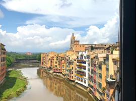 Riverside duplex penthouse, &kappa;&alpha;&tau;ά&lambda;&upsilon;&mu;&alpha; &mu;&epsilon; &kappa;&omicron;&upsilon;&zeta;ί&nu;&alpha; &sigma;&tau;&eta; &Chi;&iota;&rho;ό&nu;&alpha;