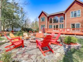 Fire Pit and BBQ Elegant Split Rock Resort Getaway!, hotel in Lake Harmony