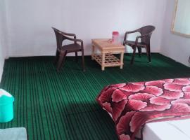 Small town guest house laripora pahalgham, hotel i Pahalgam