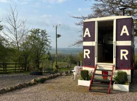 Rhodes To Serenity - Showmans Van, holiday home in Cauldon