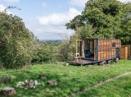 Pepperscombe Cottages & Glamping ชาเลต์ในสเตย์นิง