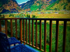 Seven Heaven Manali Scenic Mountain View Luxury Villa, Manali, hotel in Jagatsukh