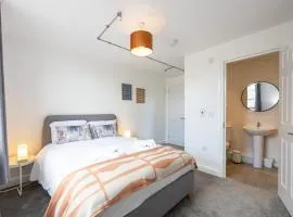 Apartment For Two Near Bolton Train Station