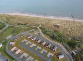 Ffrith park glamping pods, hotel in Rhyl